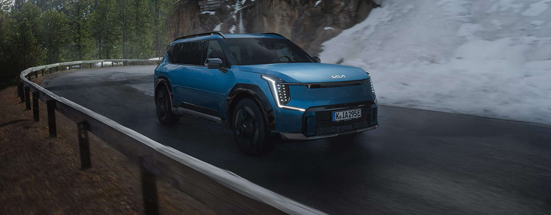 Kia EV9 auf einer winterlichen Straße